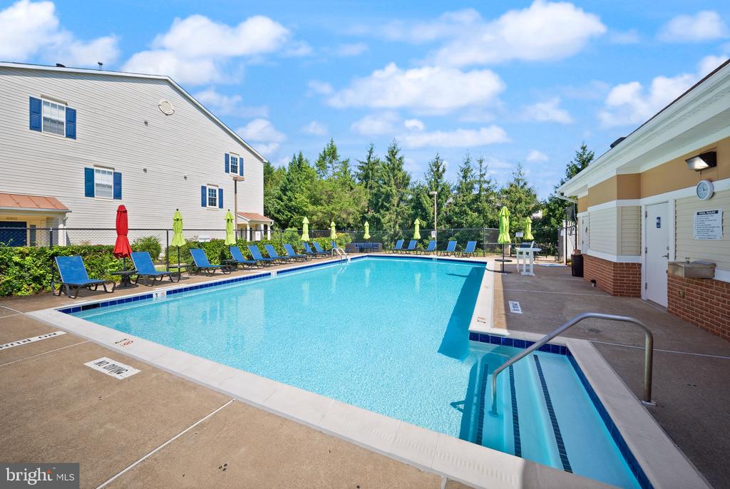 8301 BLUEBIRD WAY Unit: G