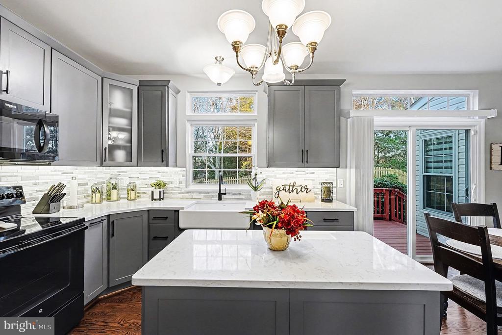 6465 COLONIAL VILLAGE LOOP