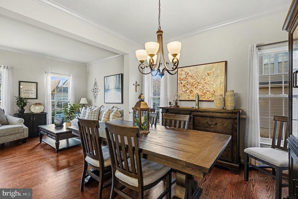 6465 COLONIAL VILLAGE LOOP