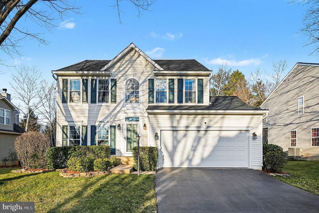 6465 COLONIAL VILLAGE LOOP