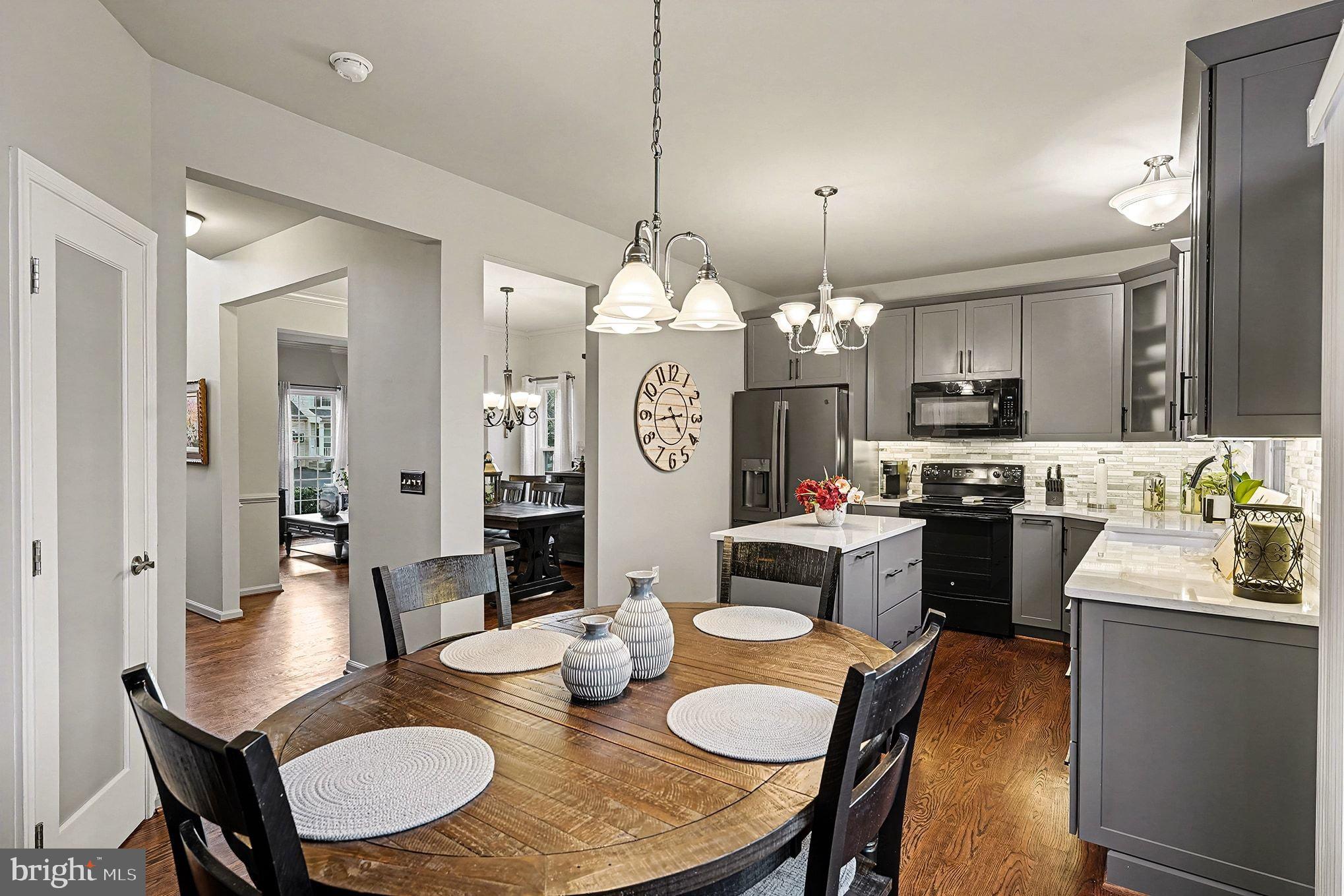 6465 COLONIAL VILLAGE LOOP