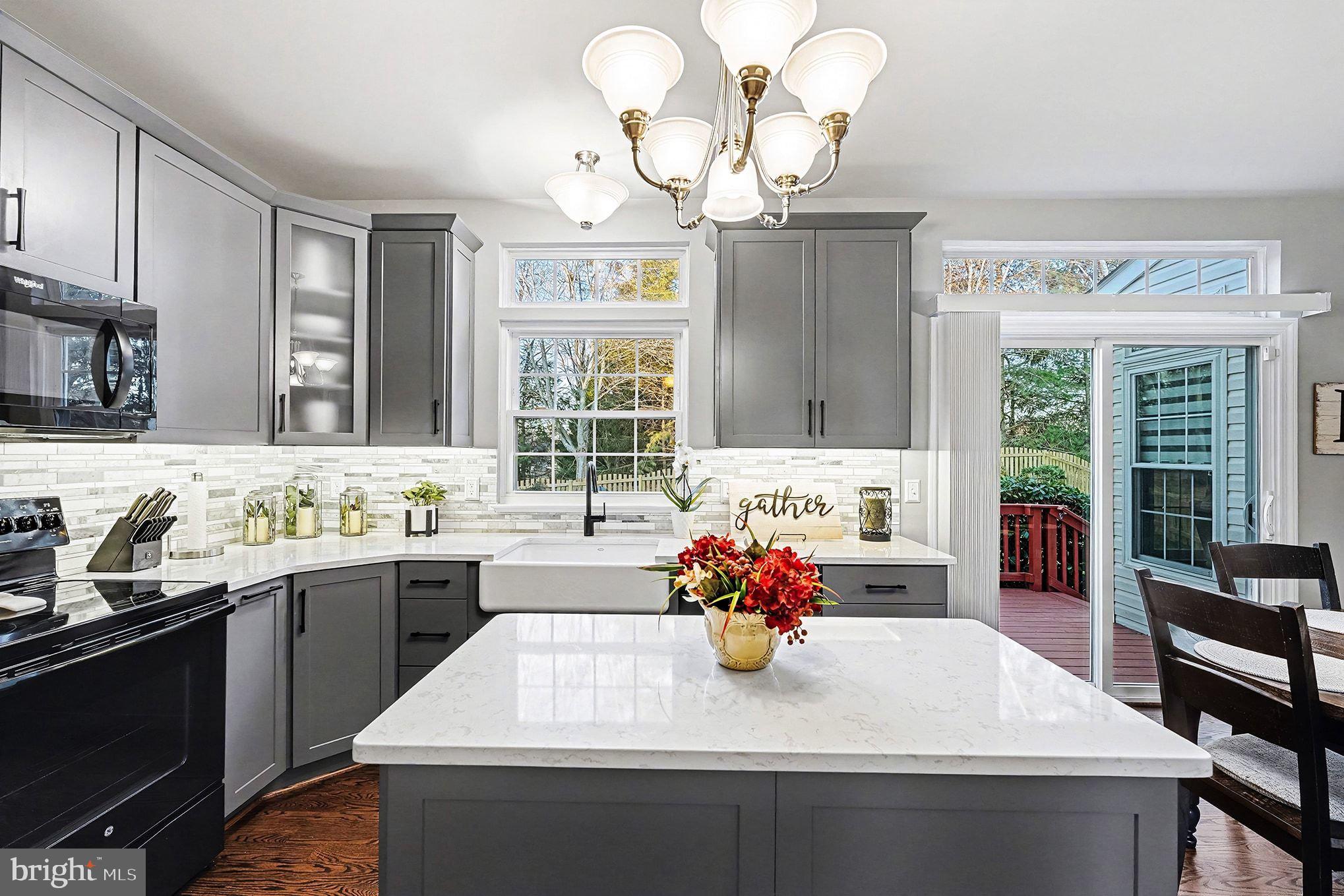 6465 COLONIAL VILLAGE LOOP