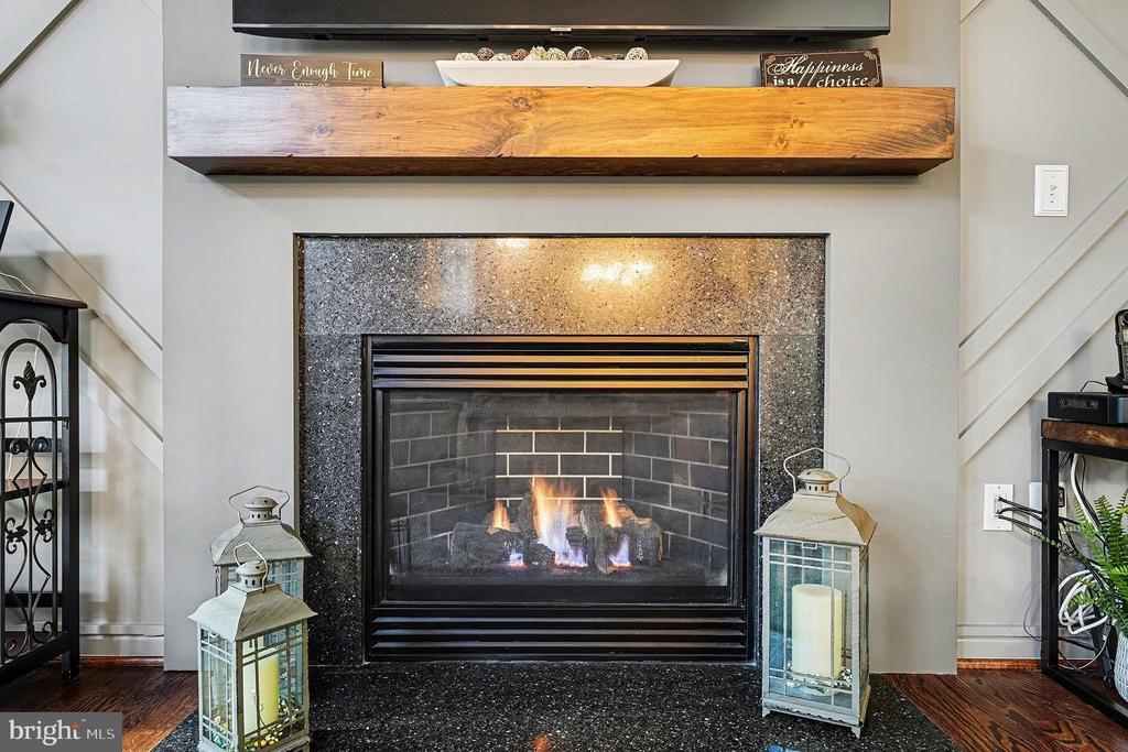 6465 COLONIAL VILLAGE LOOP