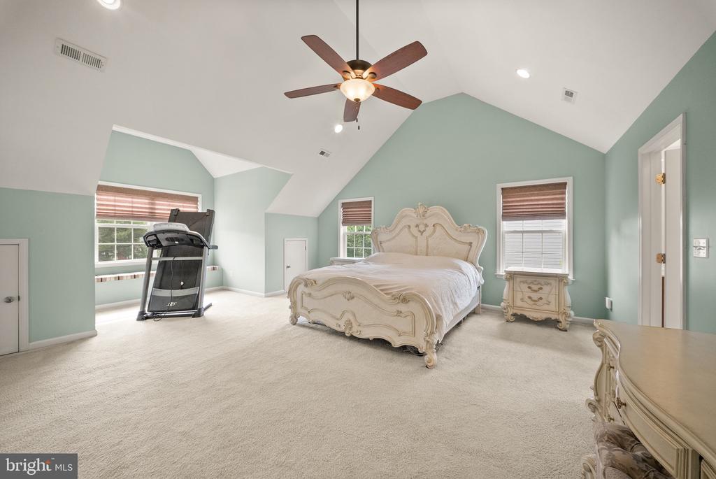 10800 HAGGLE COURT