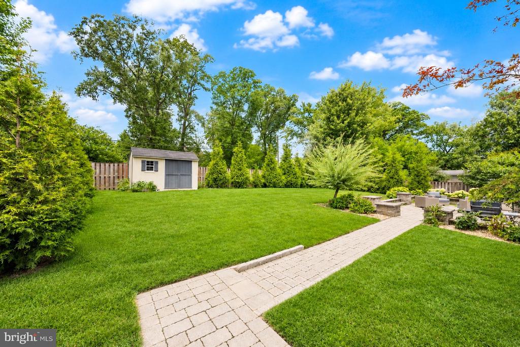 10800 HAGGLE COURT