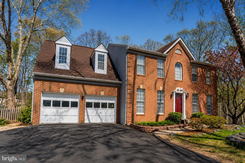 10 HAWTHORNE COURT