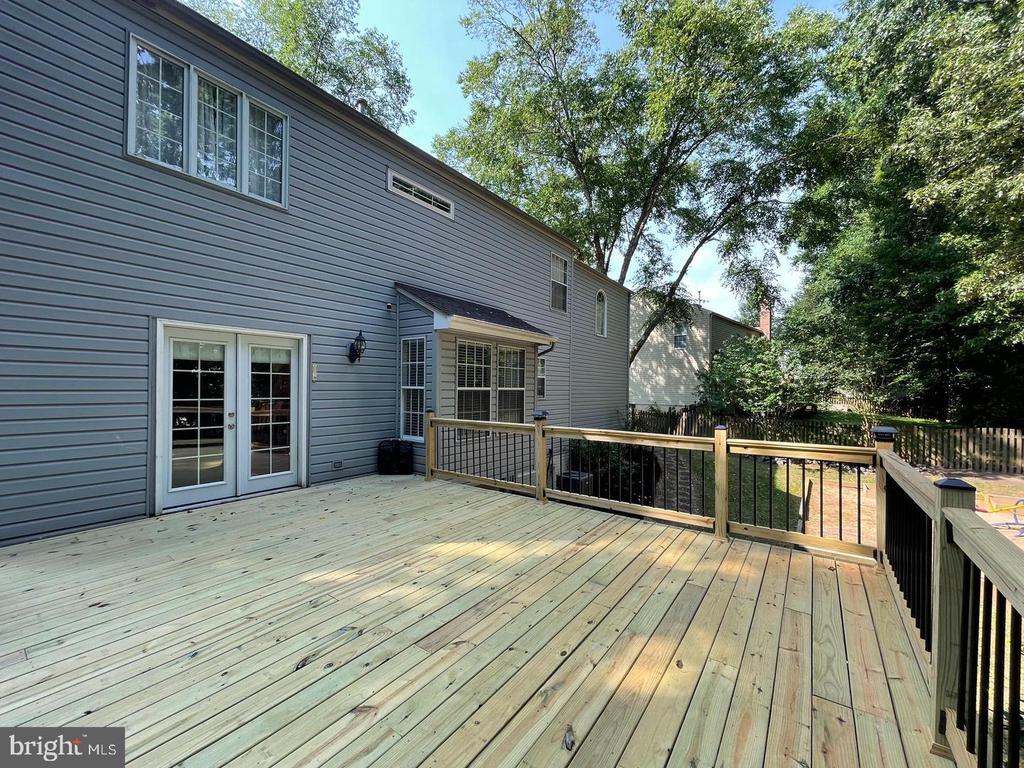 10 HAWTHORNE COURT