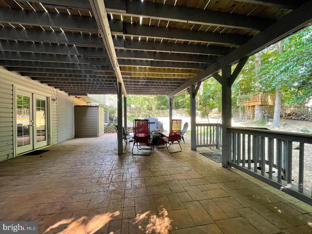 10 HAWTHORNE COURT