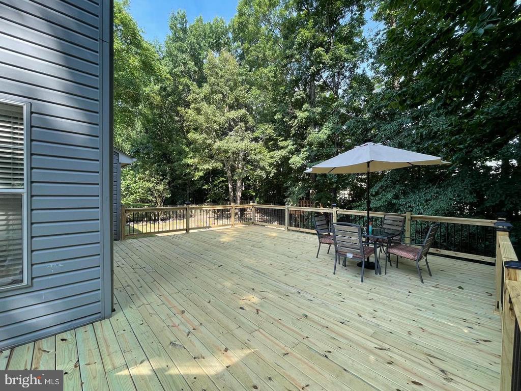10 HAWTHORNE COURT