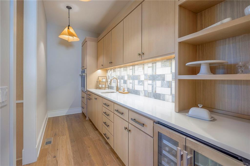 7736 N Donnelly Avenue