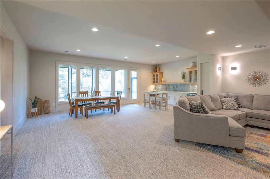 7736 N Donnelly Avenue