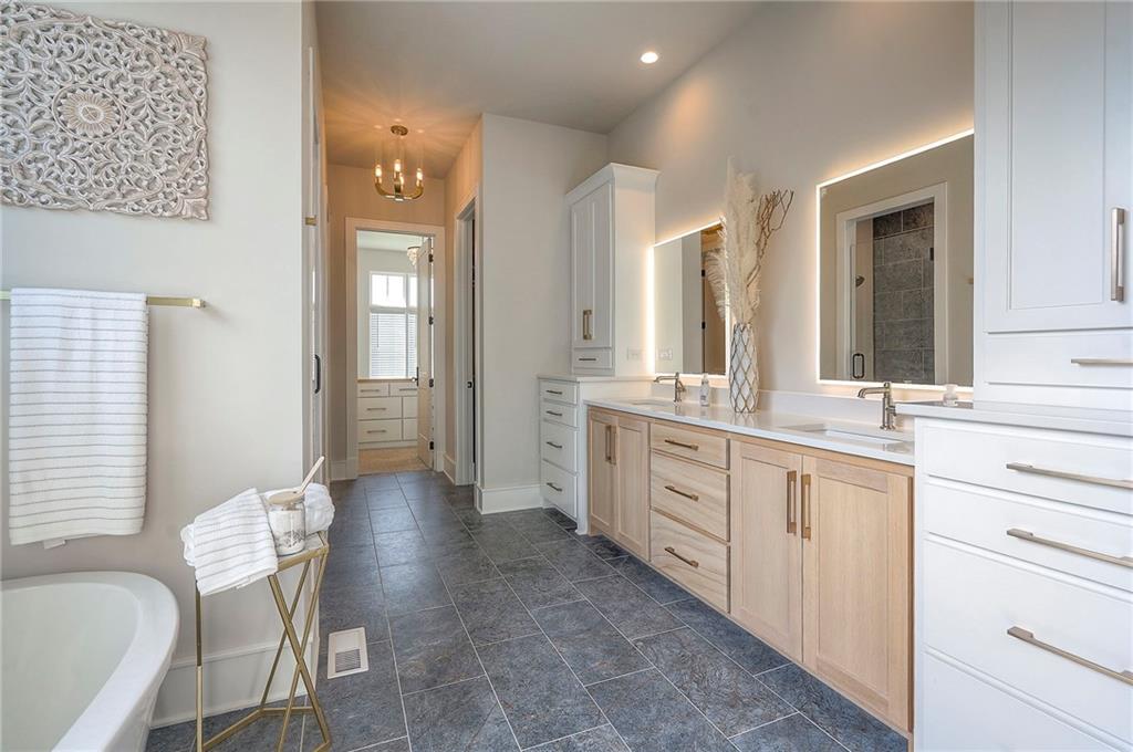 7736 N Donnelly Avenue