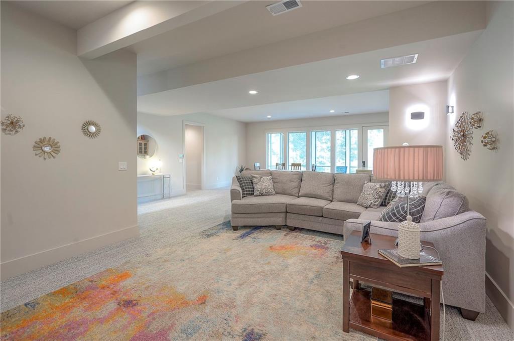 7736 N Donnelly Avenue