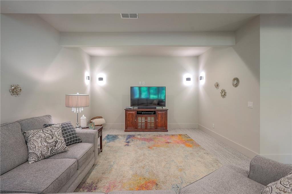 7736 N Donnelly Avenue