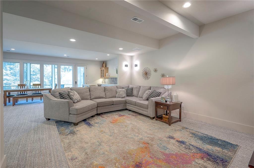 7736 N Donnelly Avenue