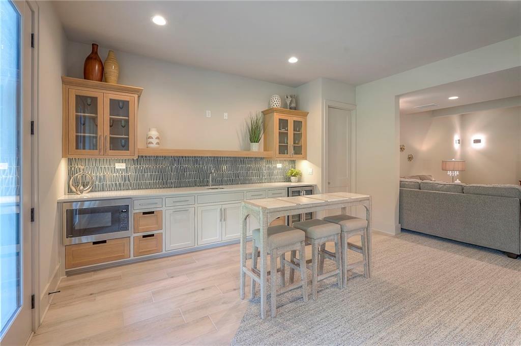 7736 N Donnelly Avenue