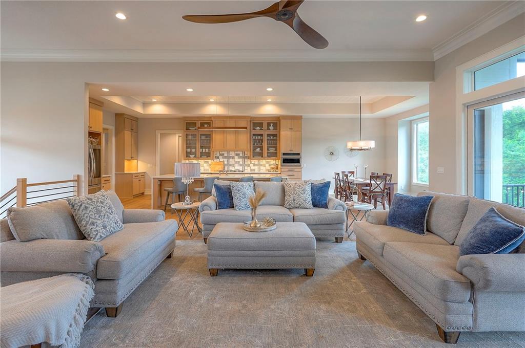 7736 N Donnelly Avenue