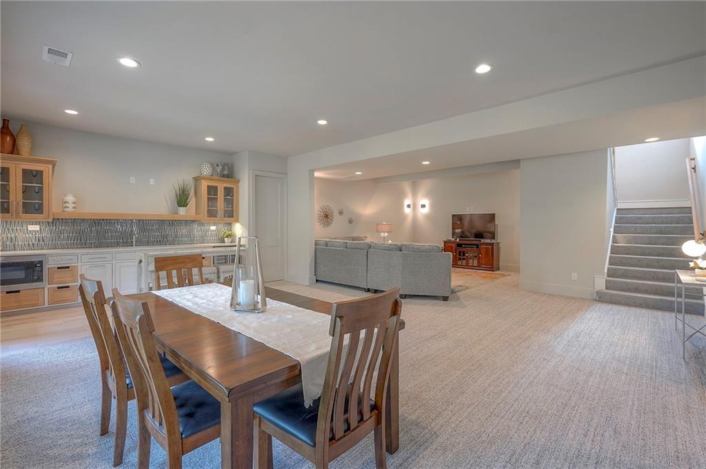 7736 N Donnelly Avenue