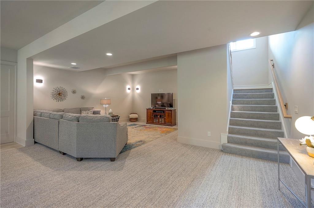 7736 N Donnelly Avenue