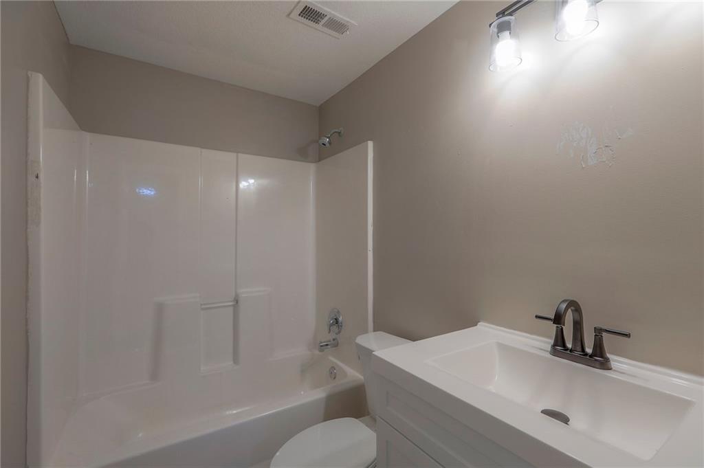 10408 E 45th Terrace