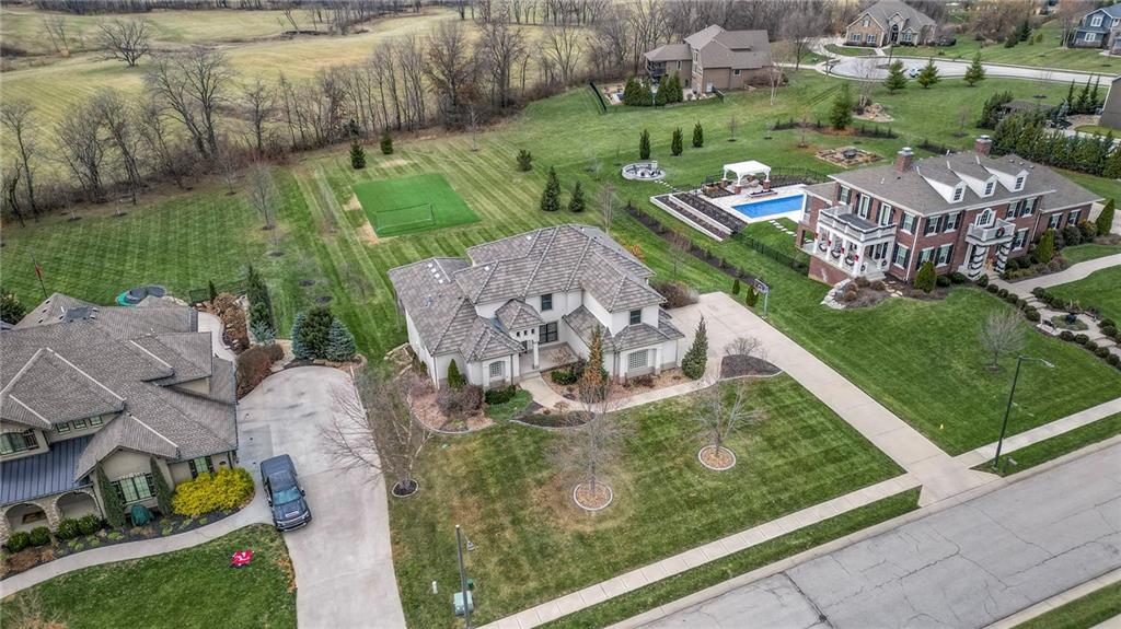 10502 N Willow Avenue