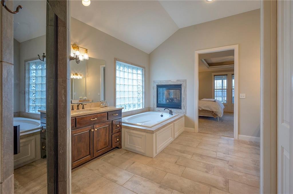 10502 N Willow Avenue