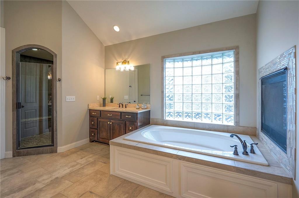 10502 N Willow Avenue