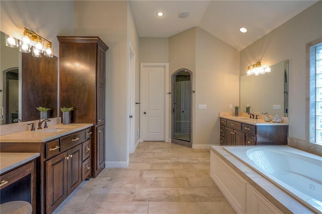 10502 N Willow Avenue