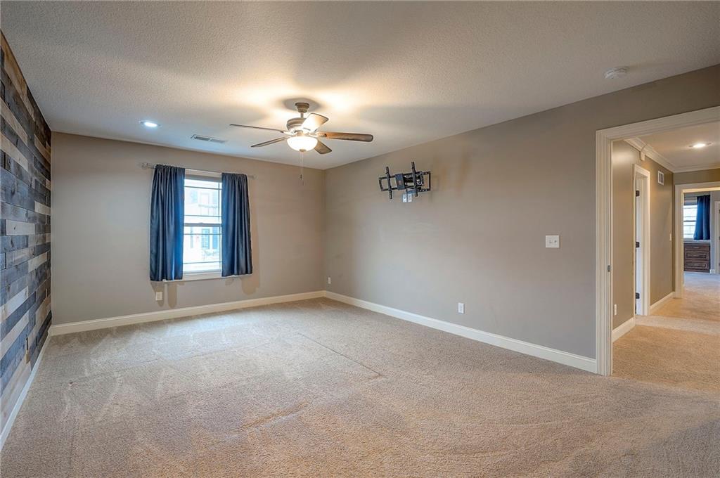 10502 N Willow Avenue