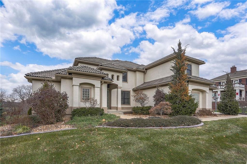 10502 N Willow Avenue