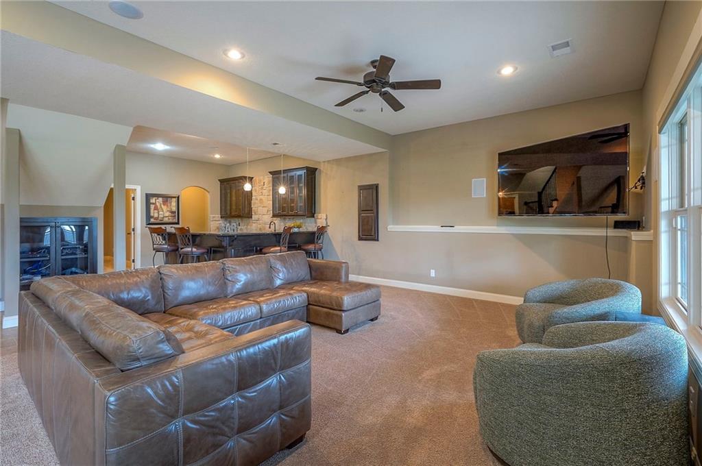 10502 N Willow Avenue