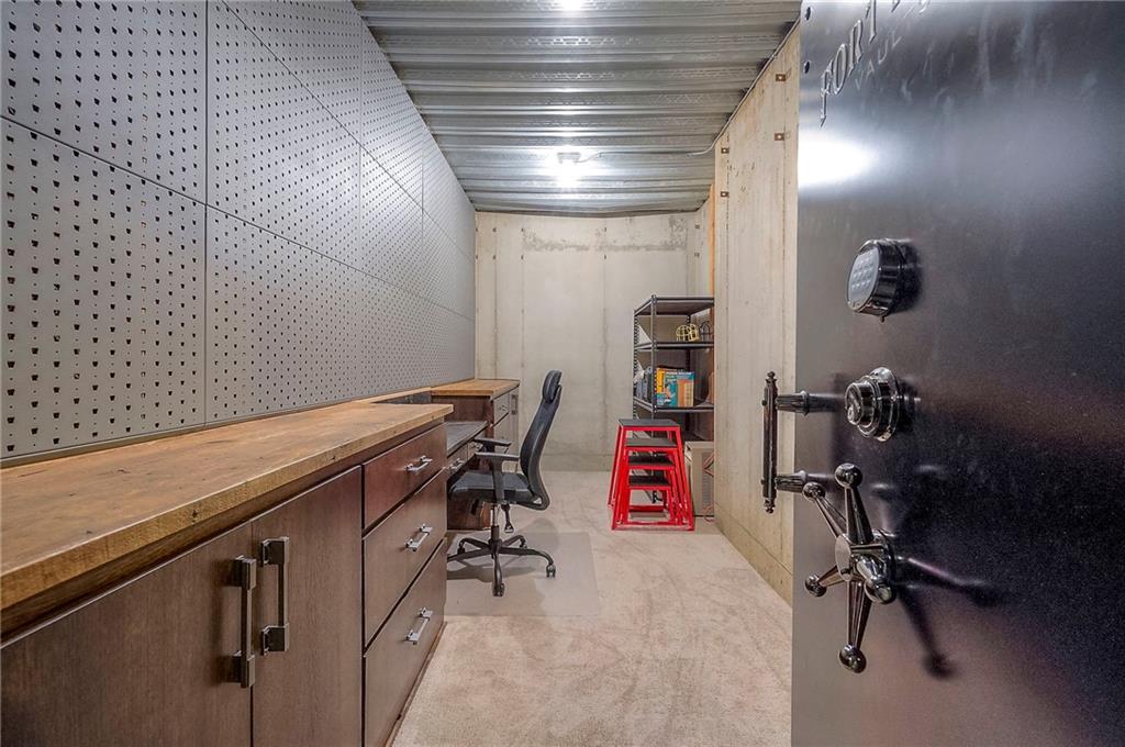 10502 N Willow Avenue