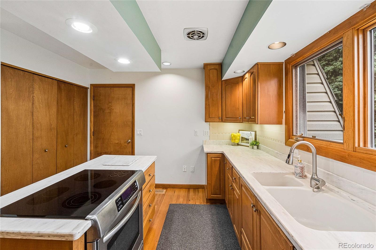 32 Douglas Drive S