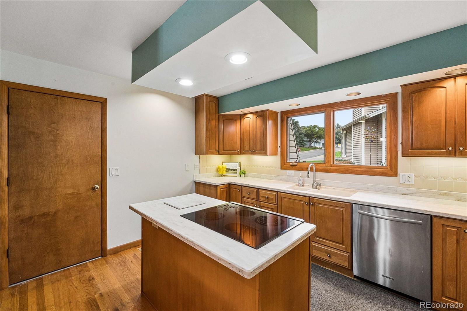 32 Douglas Drive S