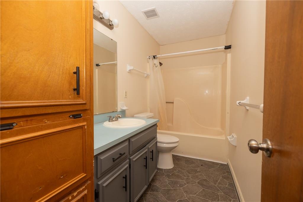 427 Lee Road 219