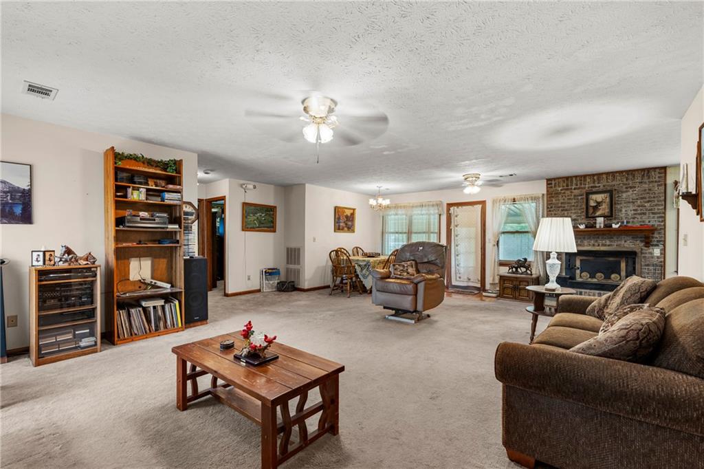 1810 Highway 165