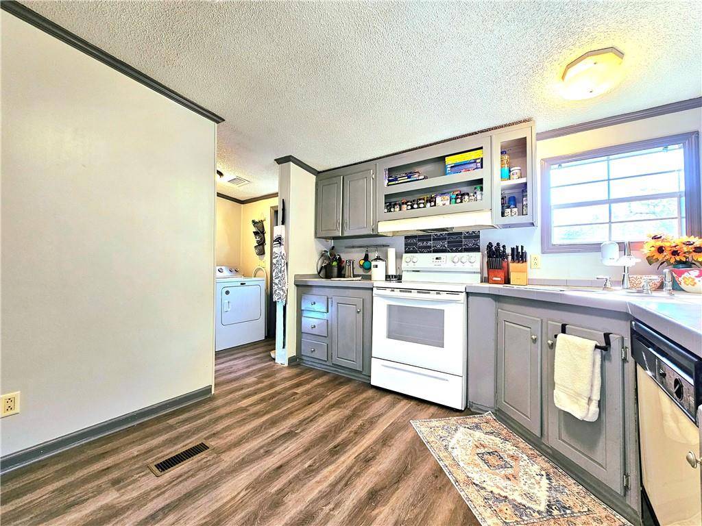 126 Lee Road 236