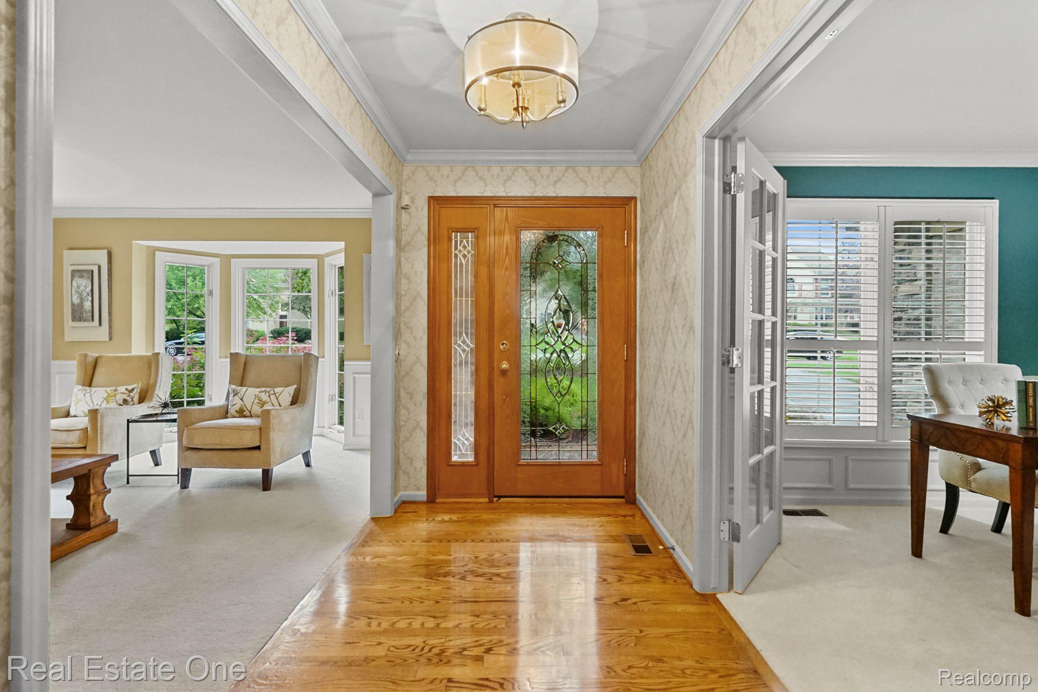 6021 BEACHWOOD Drive