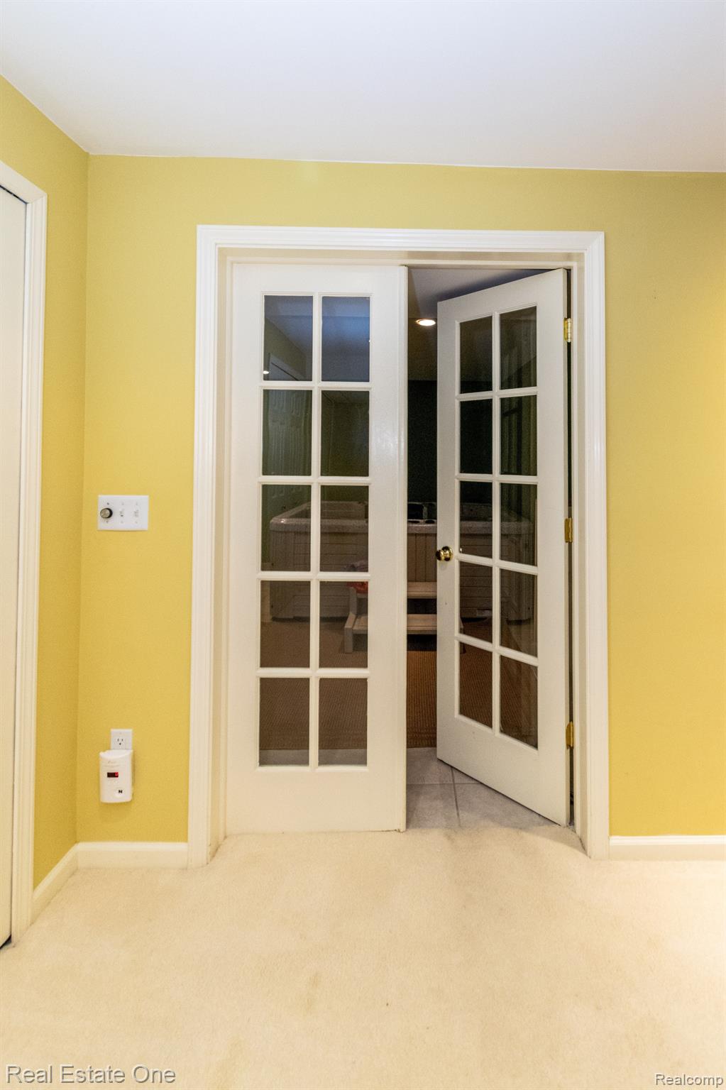 6021 BEACHWOOD Drive