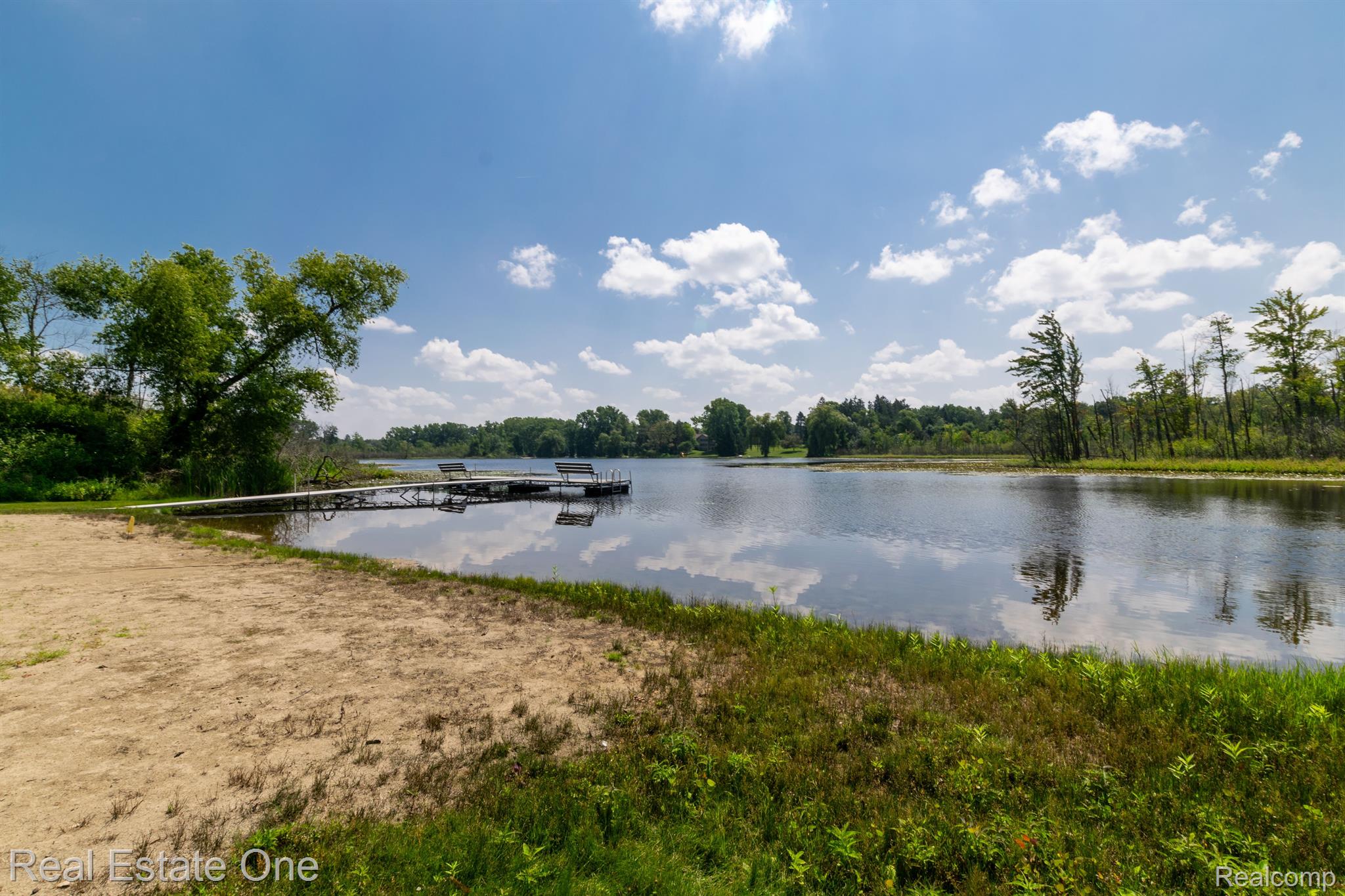 6021 BEACHWOOD Drive