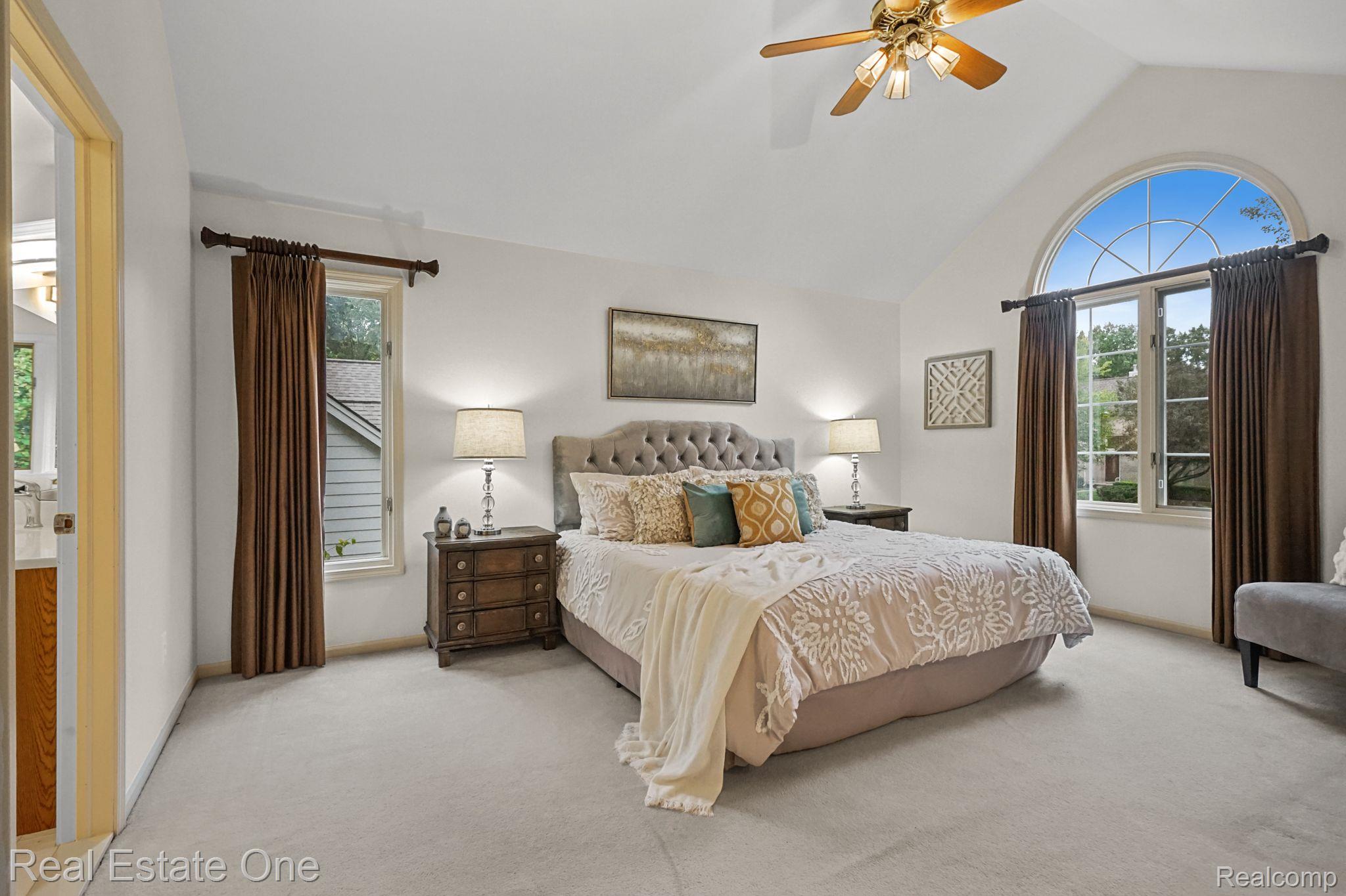 6021 BEACHWOOD Drive