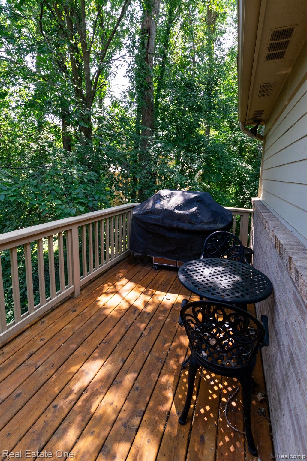 6021 BEACHWOOD Drive