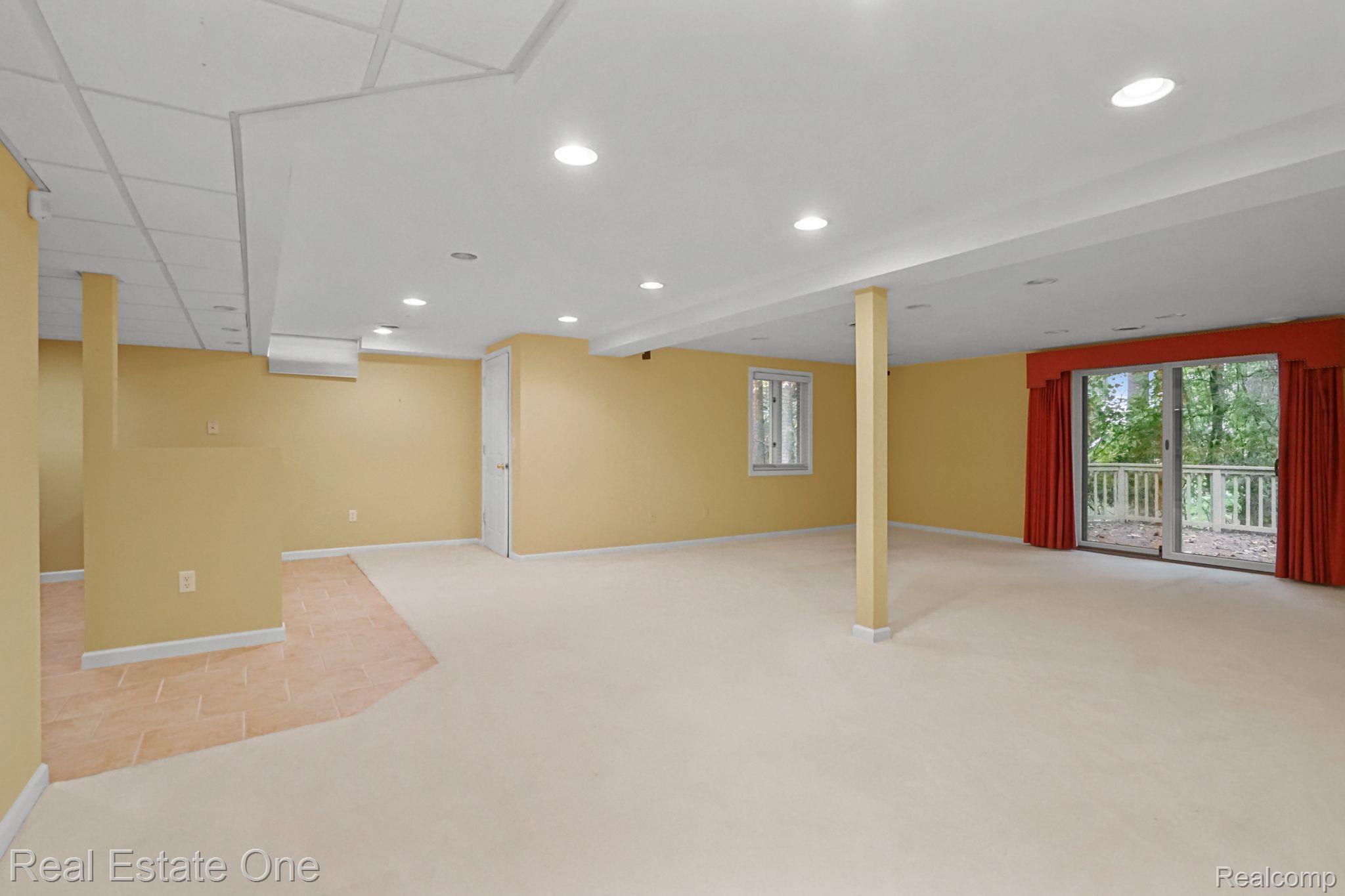 6021 BEACHWOOD Drive