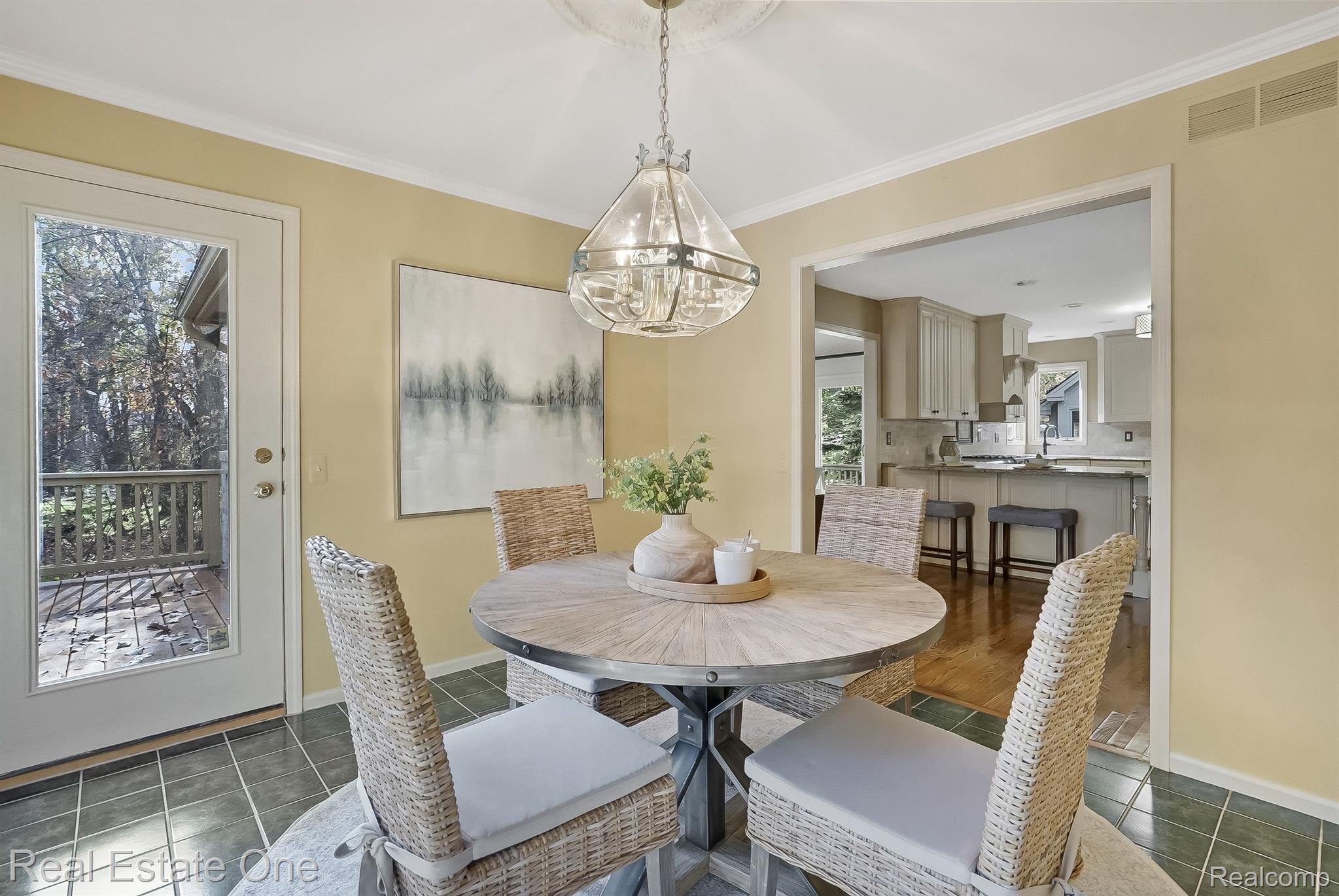 6021 BEACHWOOD Drive