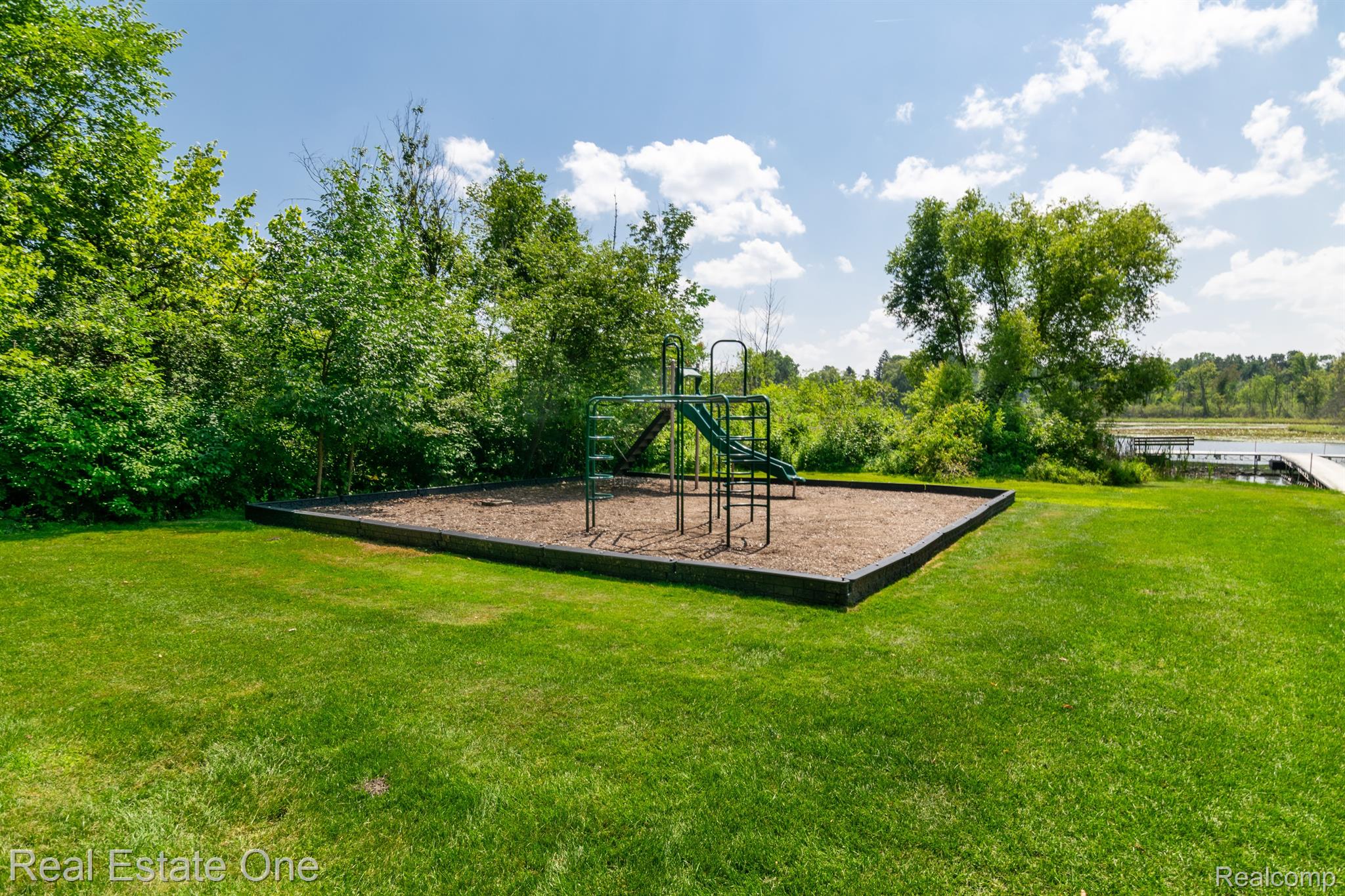 6021 BEACHWOOD Drive