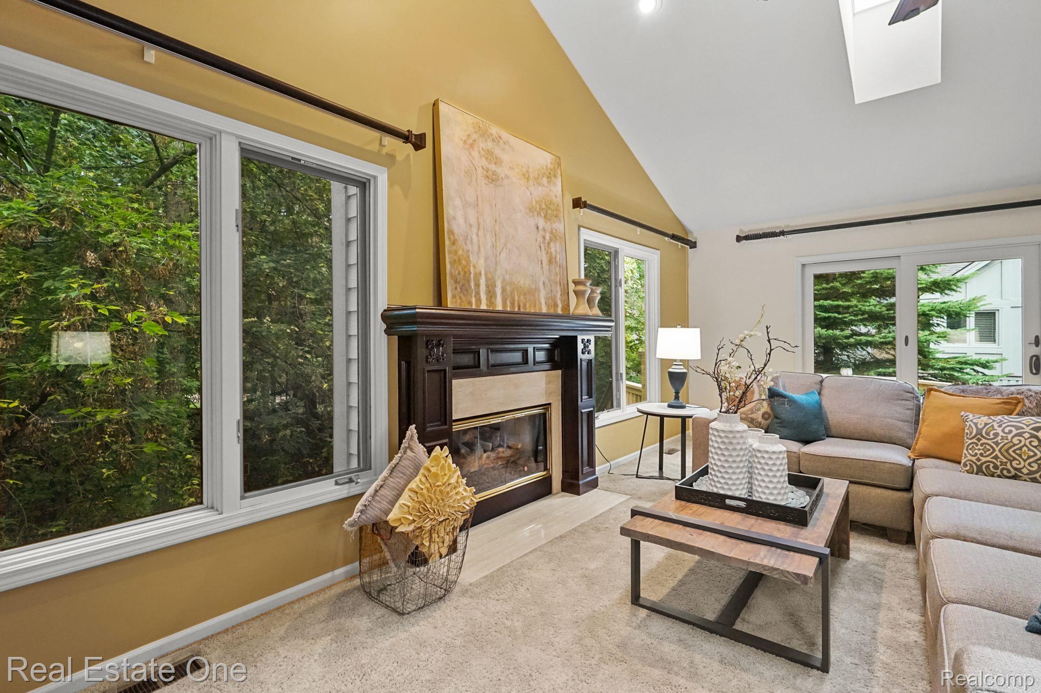 6021 BEACHWOOD Drive