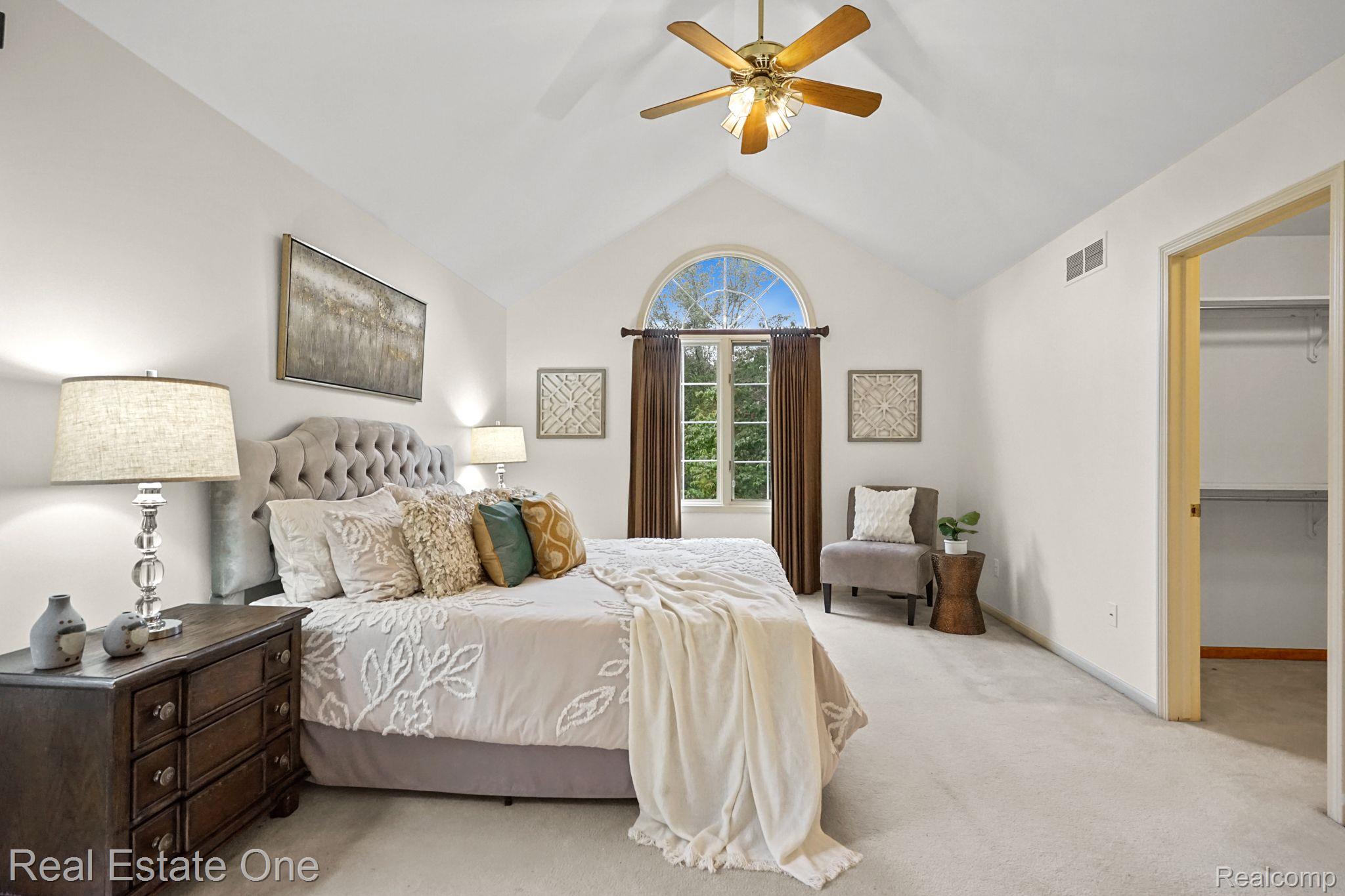 6021 BEACHWOOD Drive