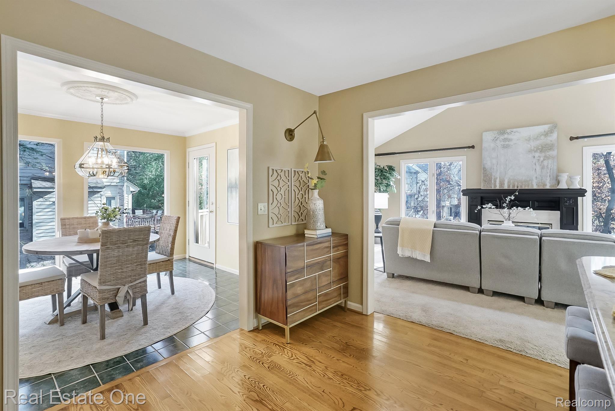 6021 BEACHWOOD Drive