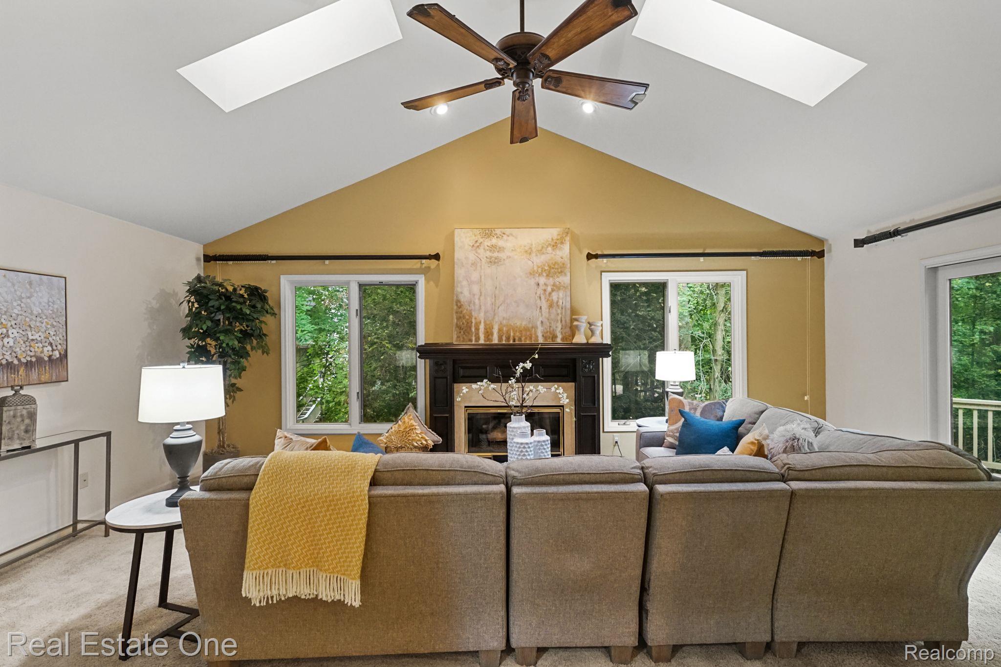 6021 BEACHWOOD Drive