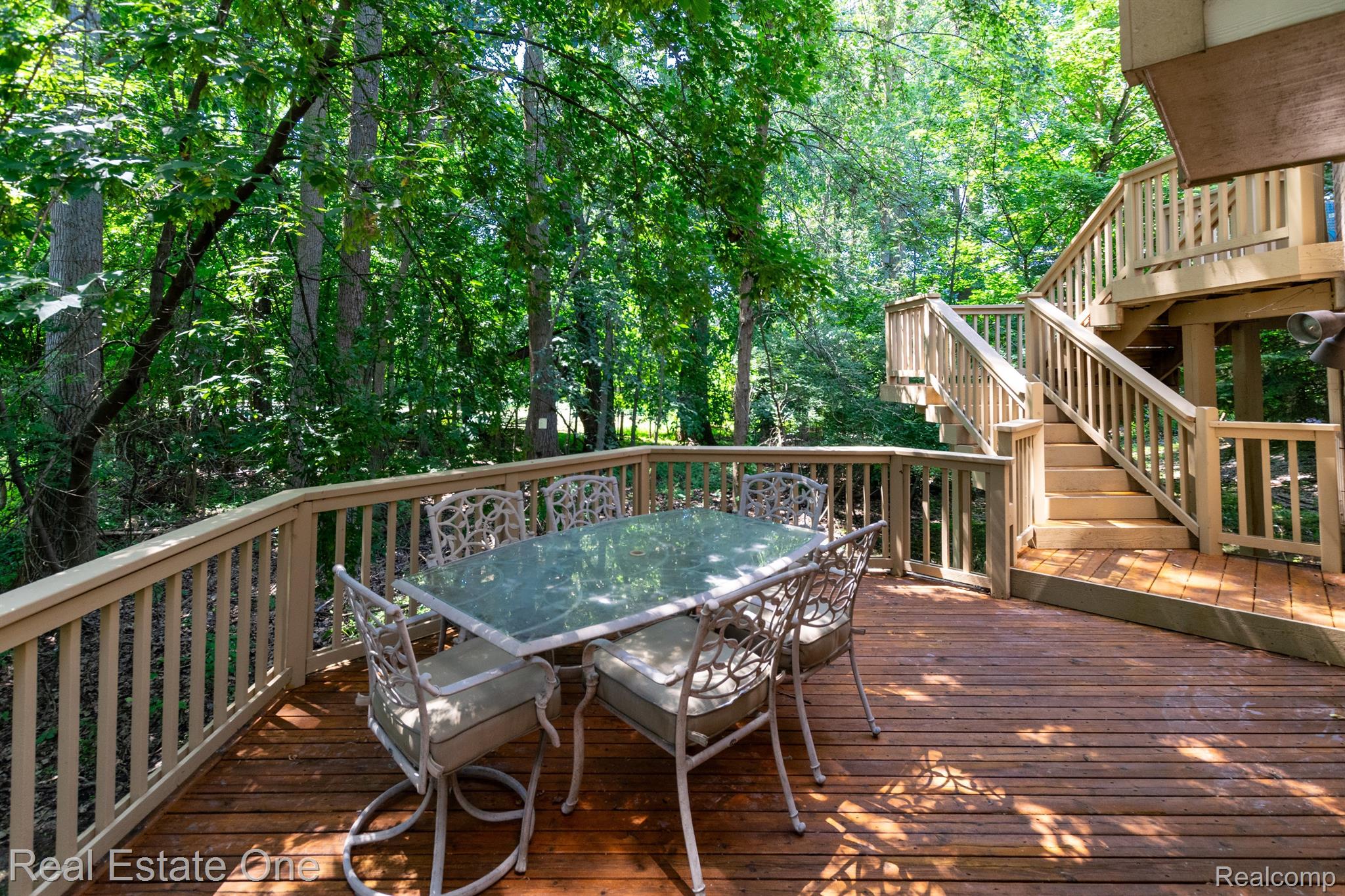 6021 BEACHWOOD Drive